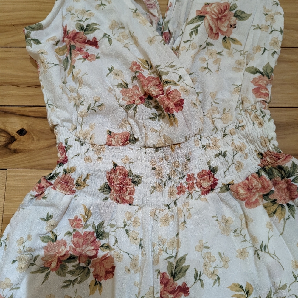 NWT American Eagle white floral romper size XS - Picture 4 of 8